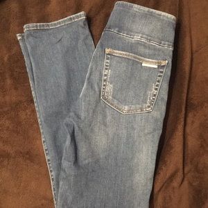 Rock & Republic pull on jeans. Fever style